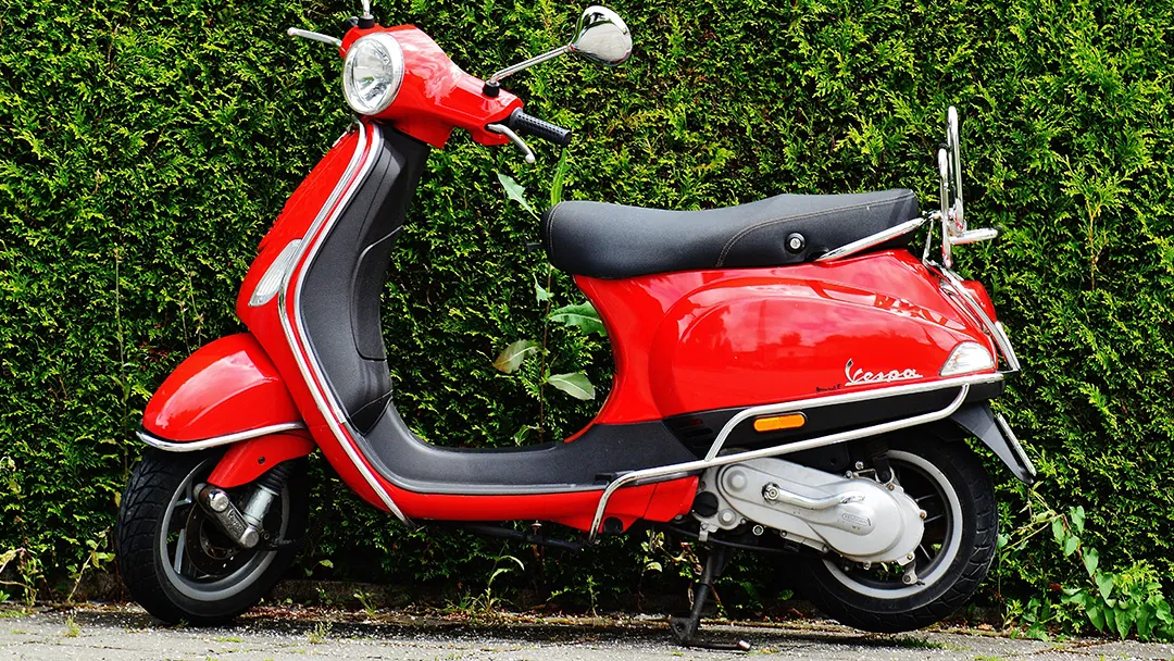 Vespa scooter 02